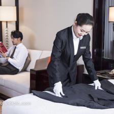 酒店服務(wù)中的細(xì)節(jié)藝術(shù) 專業(yè)疊衣與攝影服務(wù)的融合體驗(yàn)
